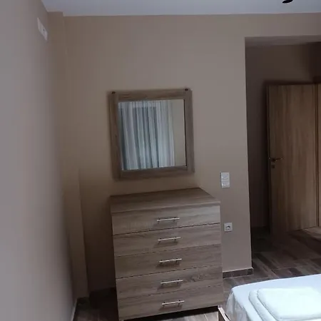 Ladenis Apartment *