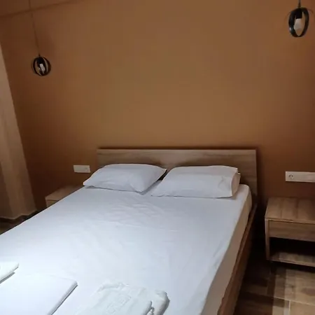 Ladenis Apartment *