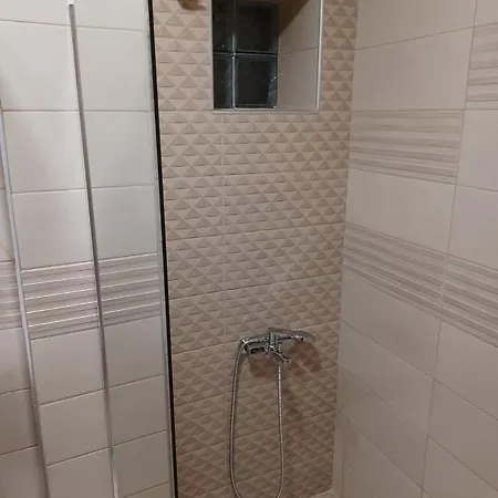 アパート Ladenis